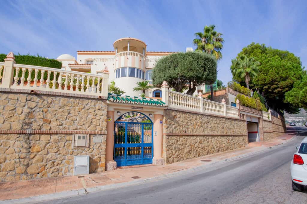 Villa for sale in torrequebrada