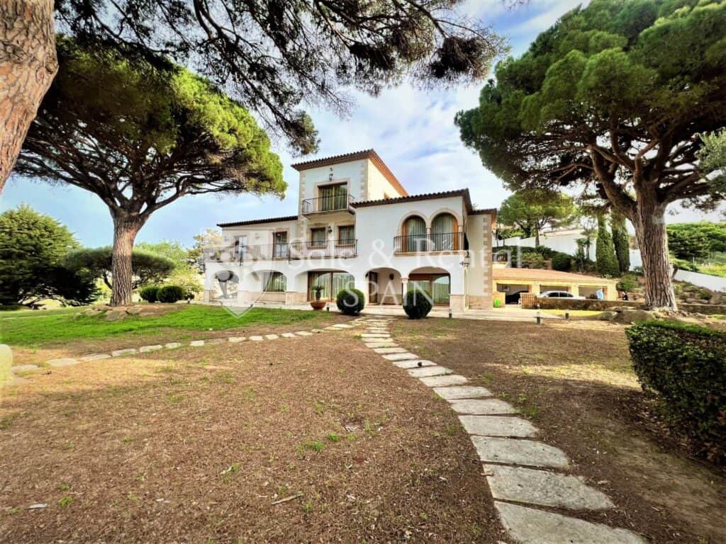 villa for sale in sant feliu de guixols