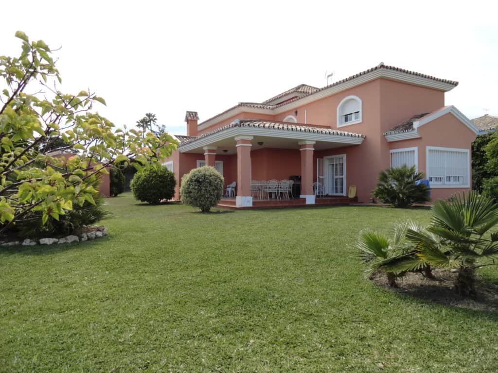 villa for sale in estepona