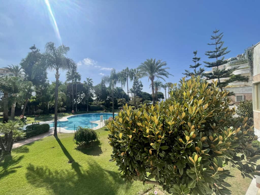 apartment for sale in puerto banús