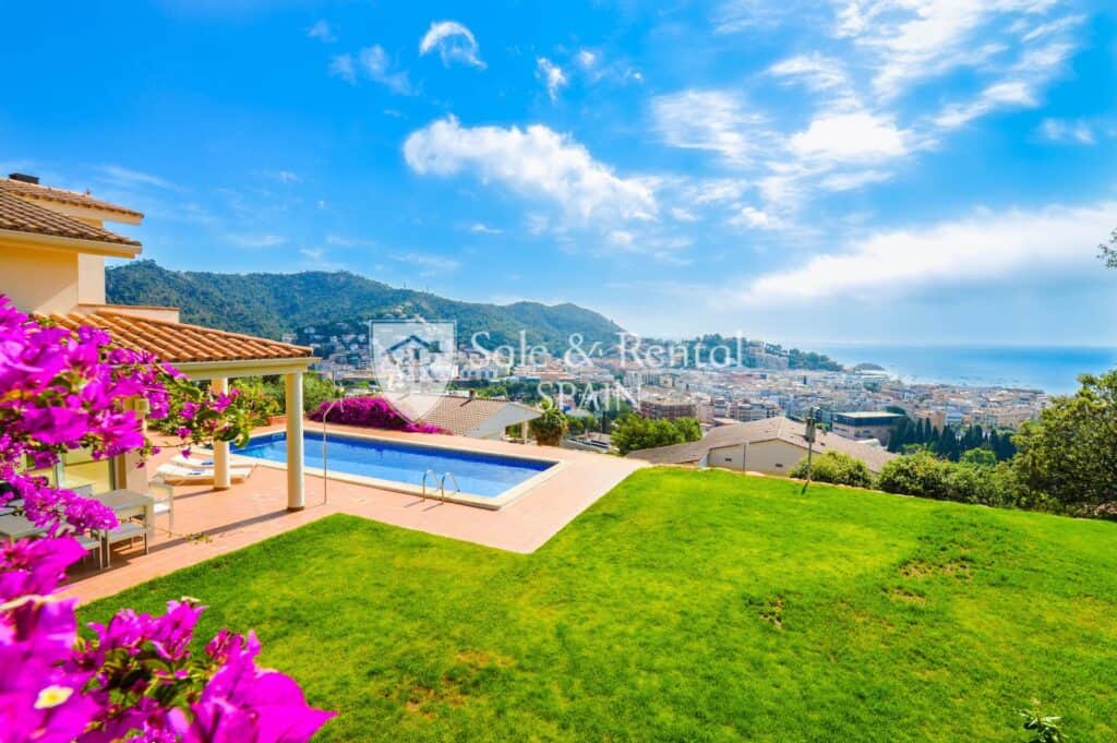 villa for sale in tossa de mar