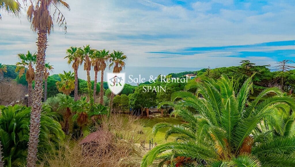 villa for sale in lloret de mar