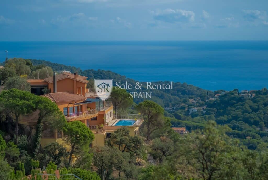 villa for sale in lloret de mar