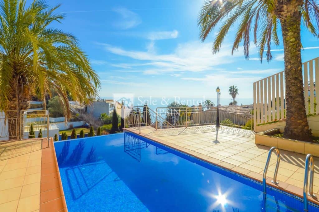 villa for sale in lloret de mar