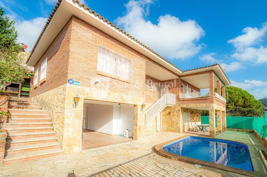 villa for sale in lloret de mar