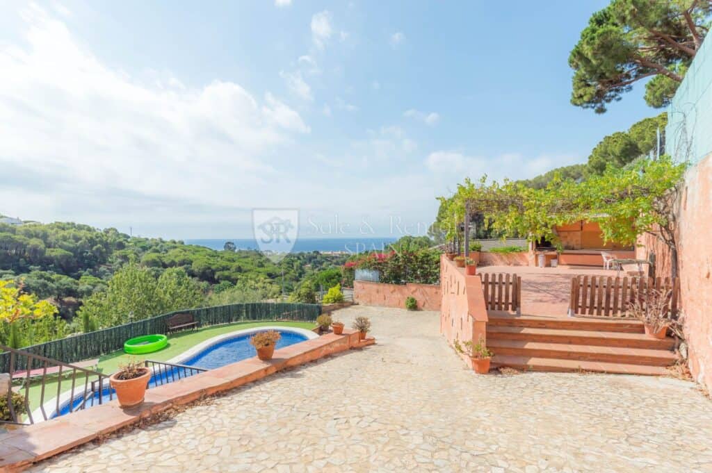 villa for sale in lloret de mar