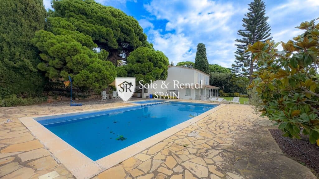 villa for sale in tossa de mar