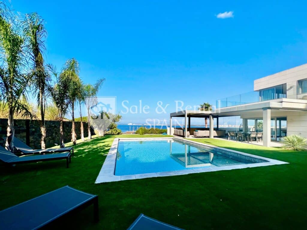 villa for sale in roses