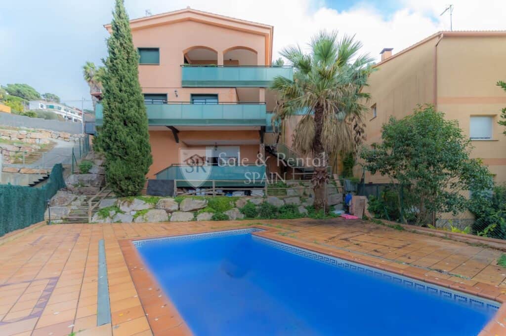 villa for sale in lloret de mar