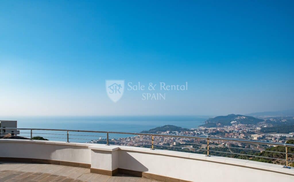 villa for sale in lloret de mar