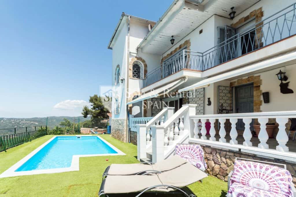 villa for sale in lloret de mar