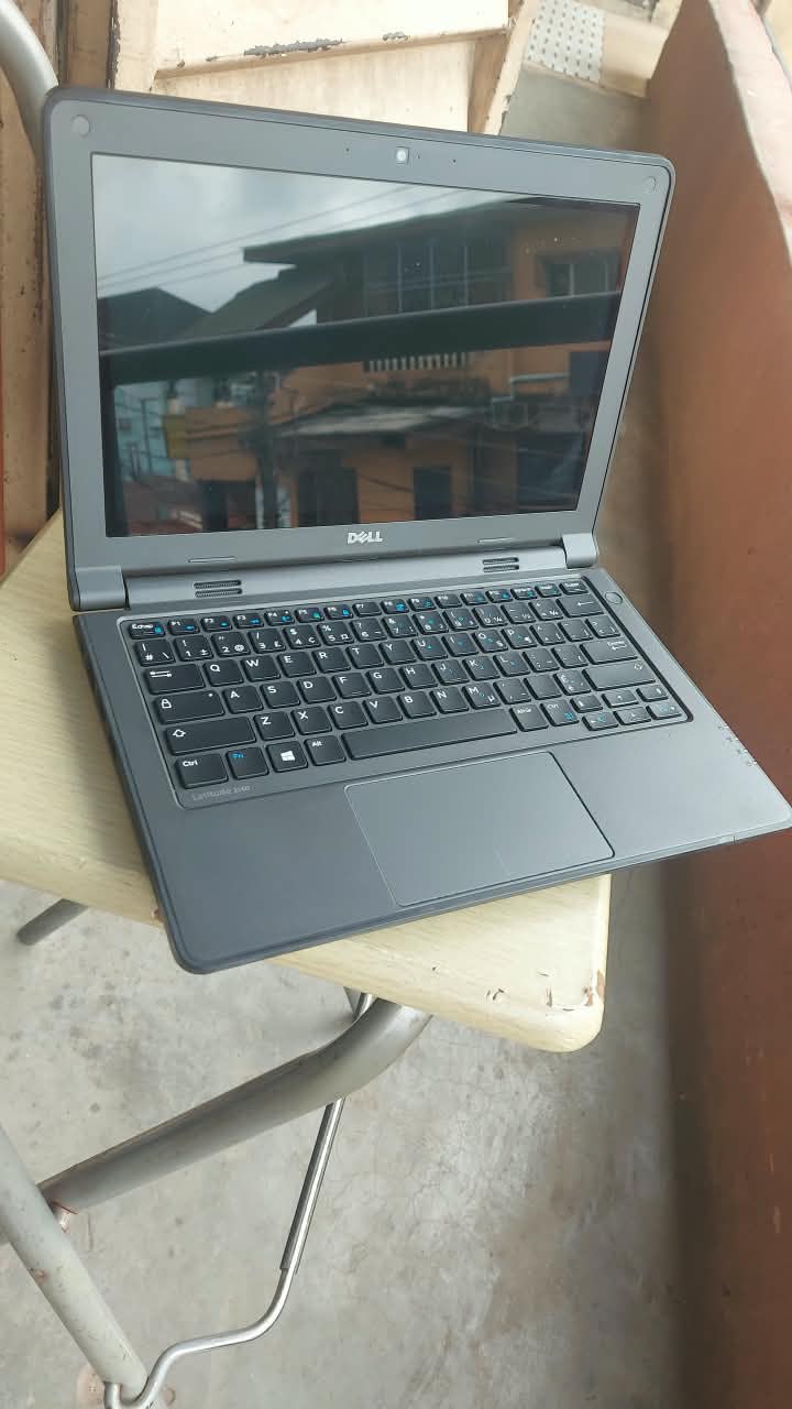 Dell Latitude 3160 Intel Celeron 128/4gb Touch screen