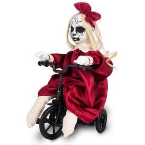MUÑECA POSEÍDA EN TRICICLO CON SONIDO Y MOVIMIENTO 37X15X22 CM