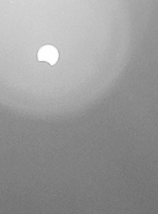 Imatge en blanc i negre de l'eclipsi parcial de Sol 29-3-2025