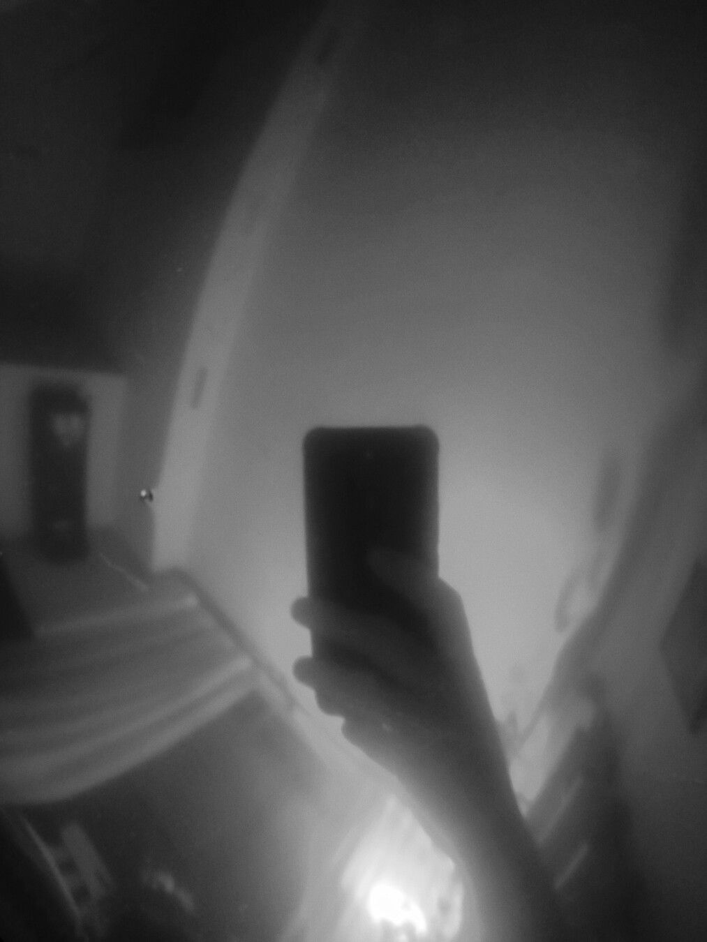 Reflex de la càmara del mòbil sobre un globus.