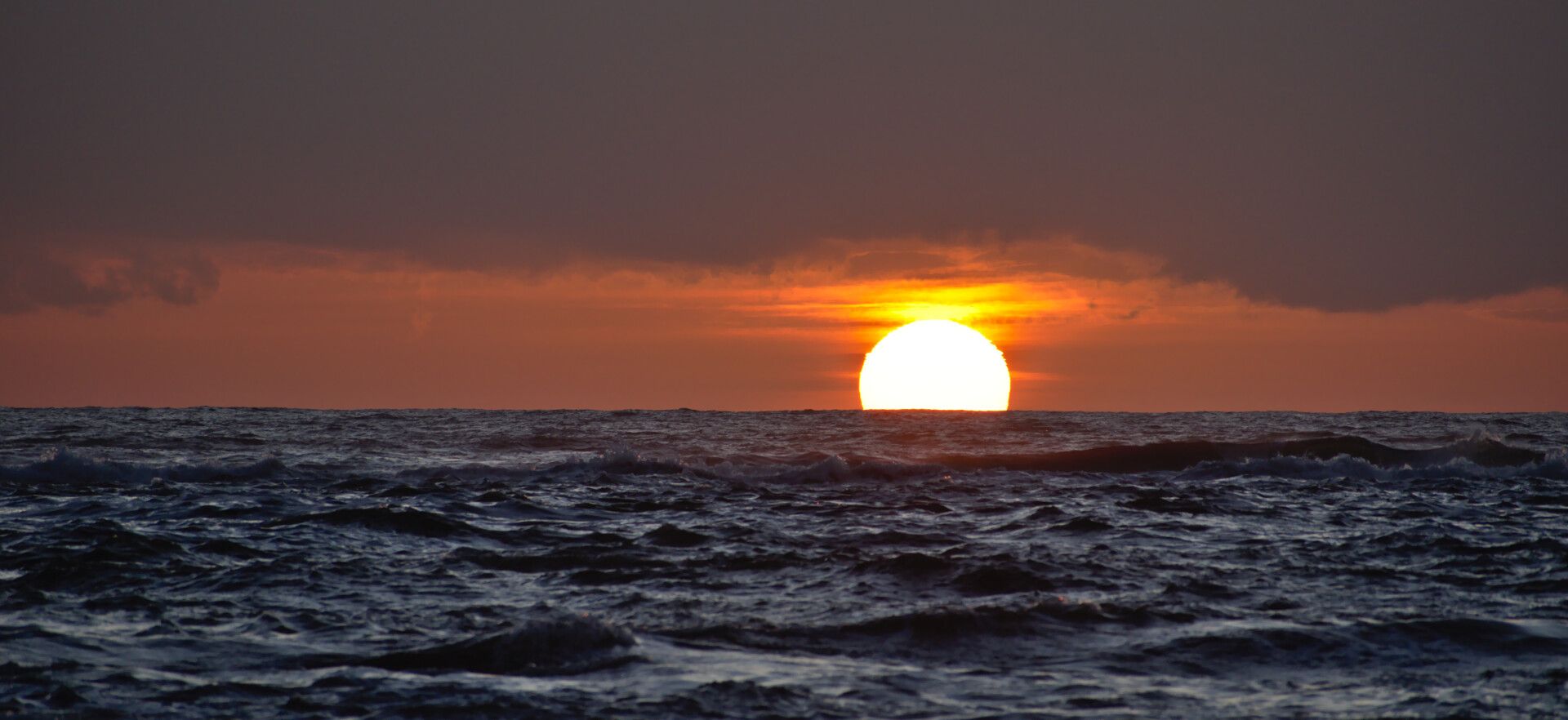 Puesta de sol en el mar báltico