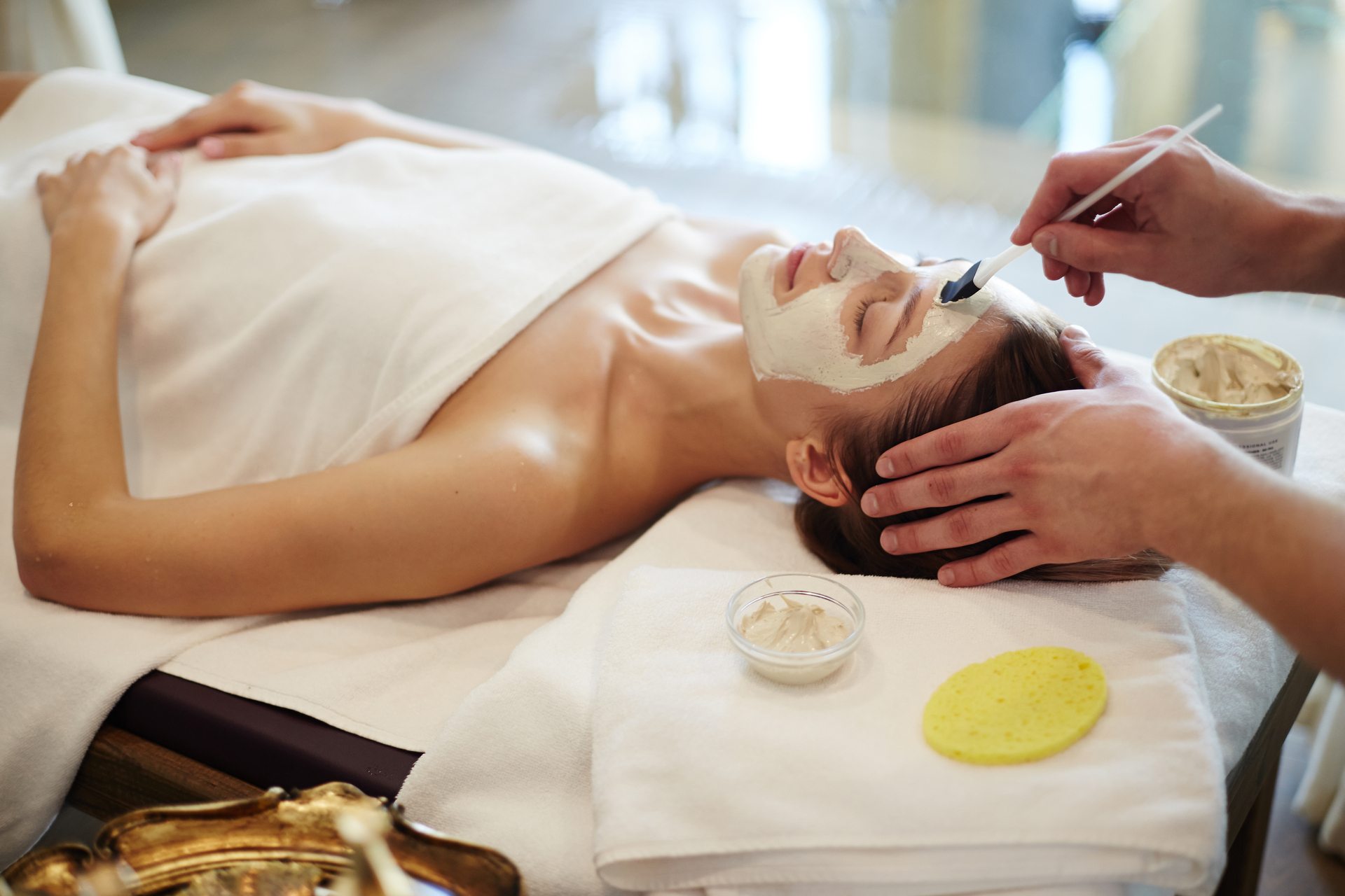 skincare-procedures-in-spa-BGZWLXK-1