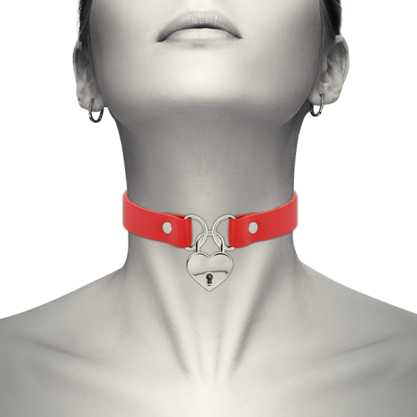 COQUETTE CHIC DESIRE - COLLAR DE PIEL VEGANA ROJA CON CORAZÓN ACCESORIO CON LLAVE