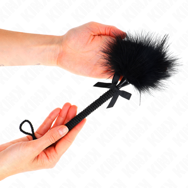 KINK - VARINHA DE CORDA DE NYLON COM PENAS DE CÃCEGAS E LAÃO PRETO 25 CM - Imagen 5