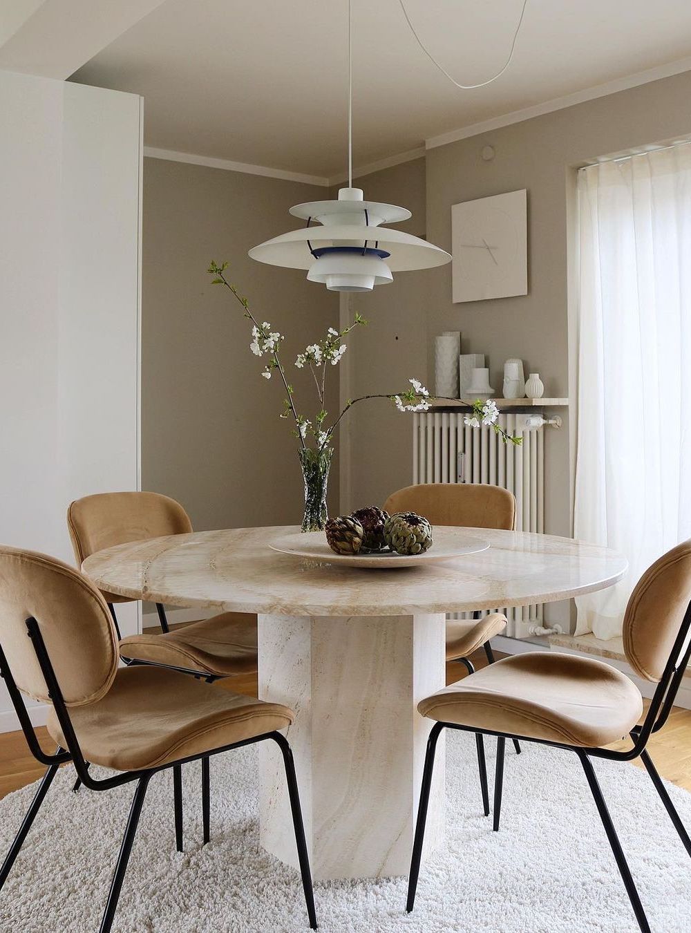 Entertaining in Style: Essentials for a Modern Dining Room